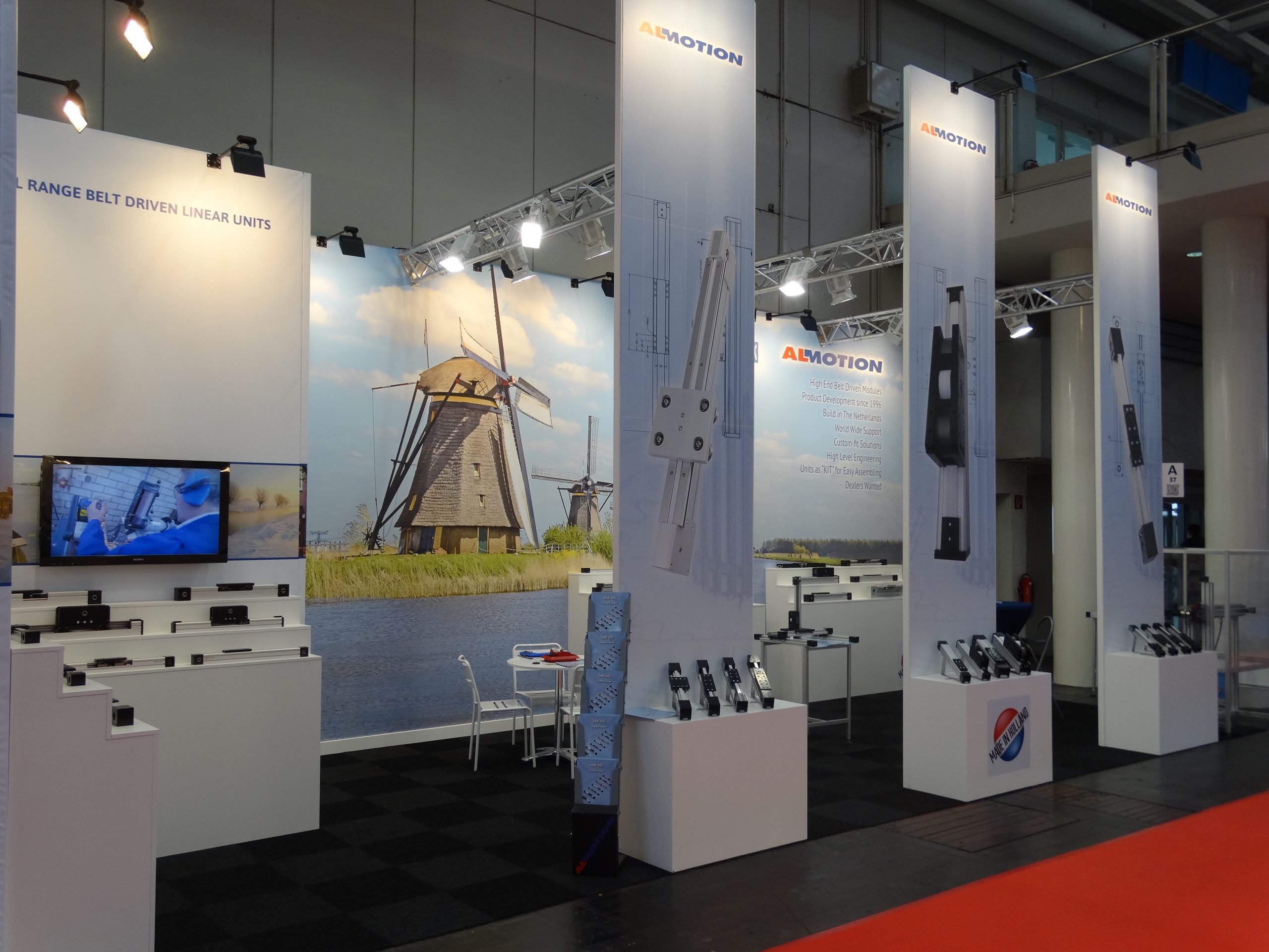 HM2015_stand1.JPG