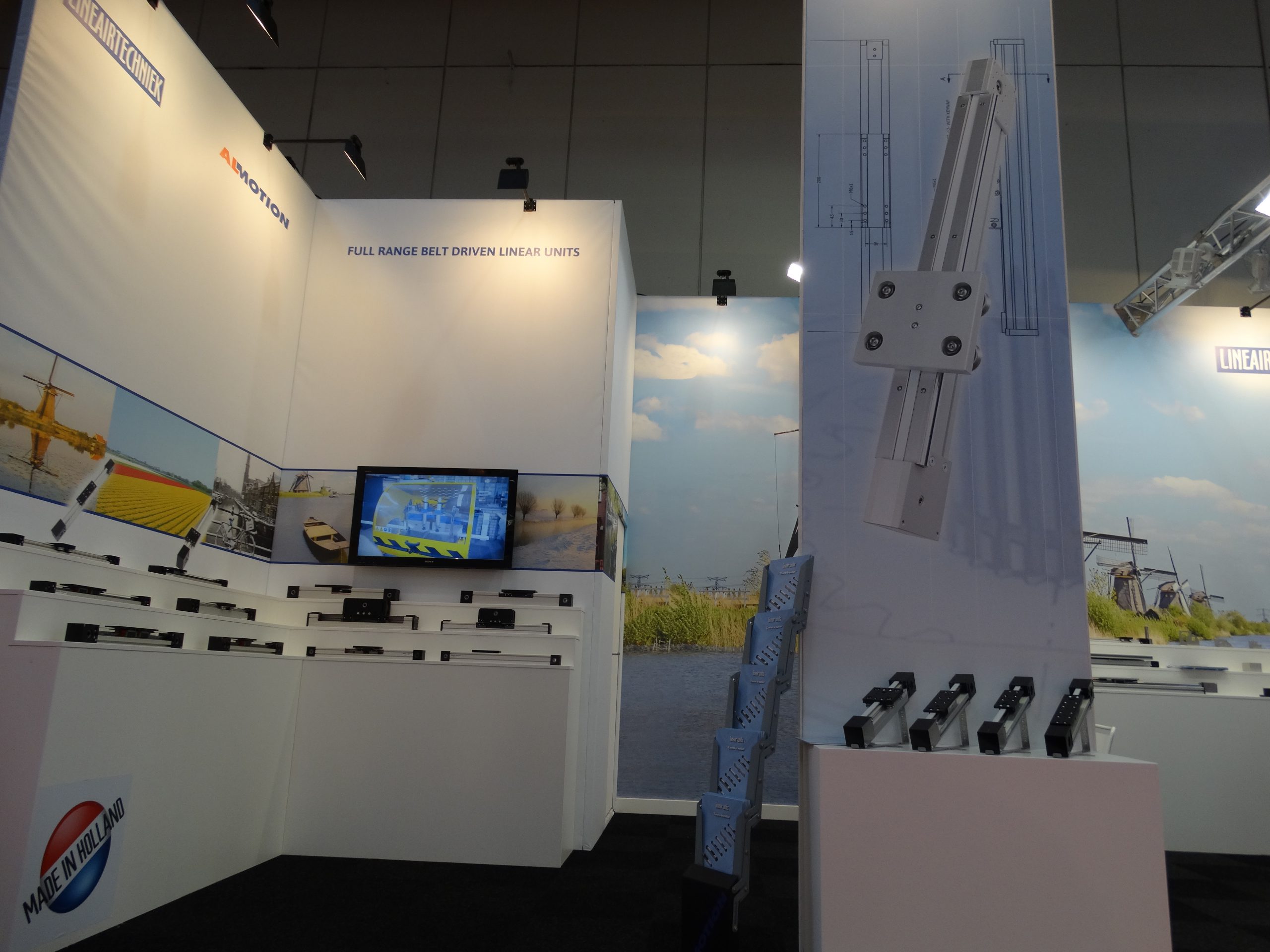 HM2015_stand2.JPG